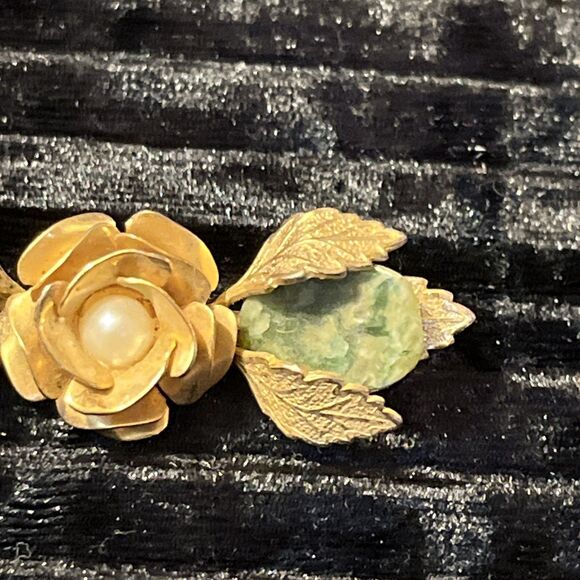 Vintage Gold Tone Jadeite Faux Pearl Rose Flower & Leaf Brooch Pin 2” - Picture 3 of 5
